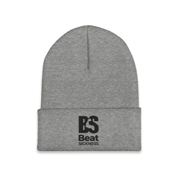 A grey beanie with the word " beat ".